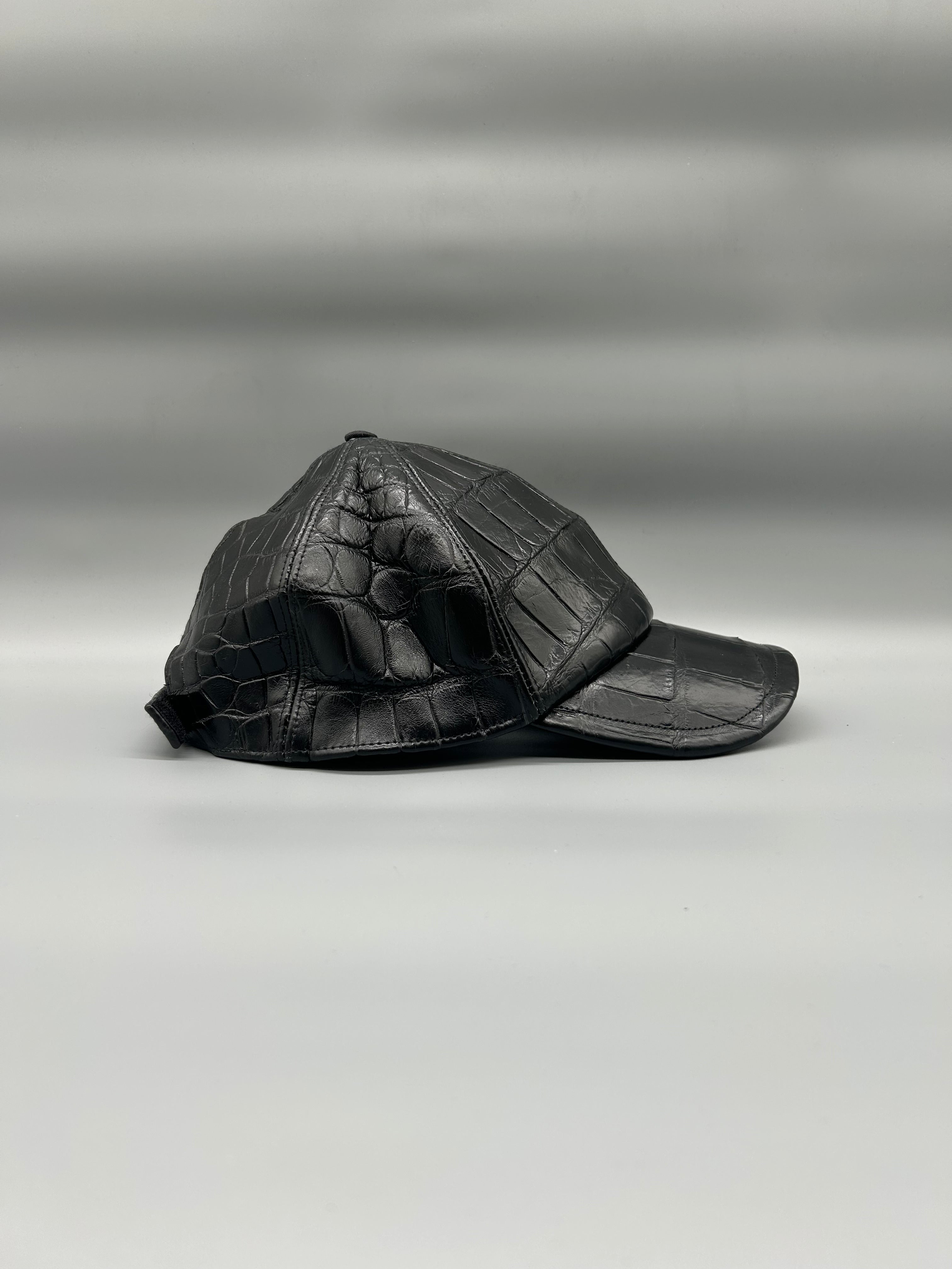 Cappellino con berretto in pelle di coccodrillo fatto a mano taglia unica regolabile nero