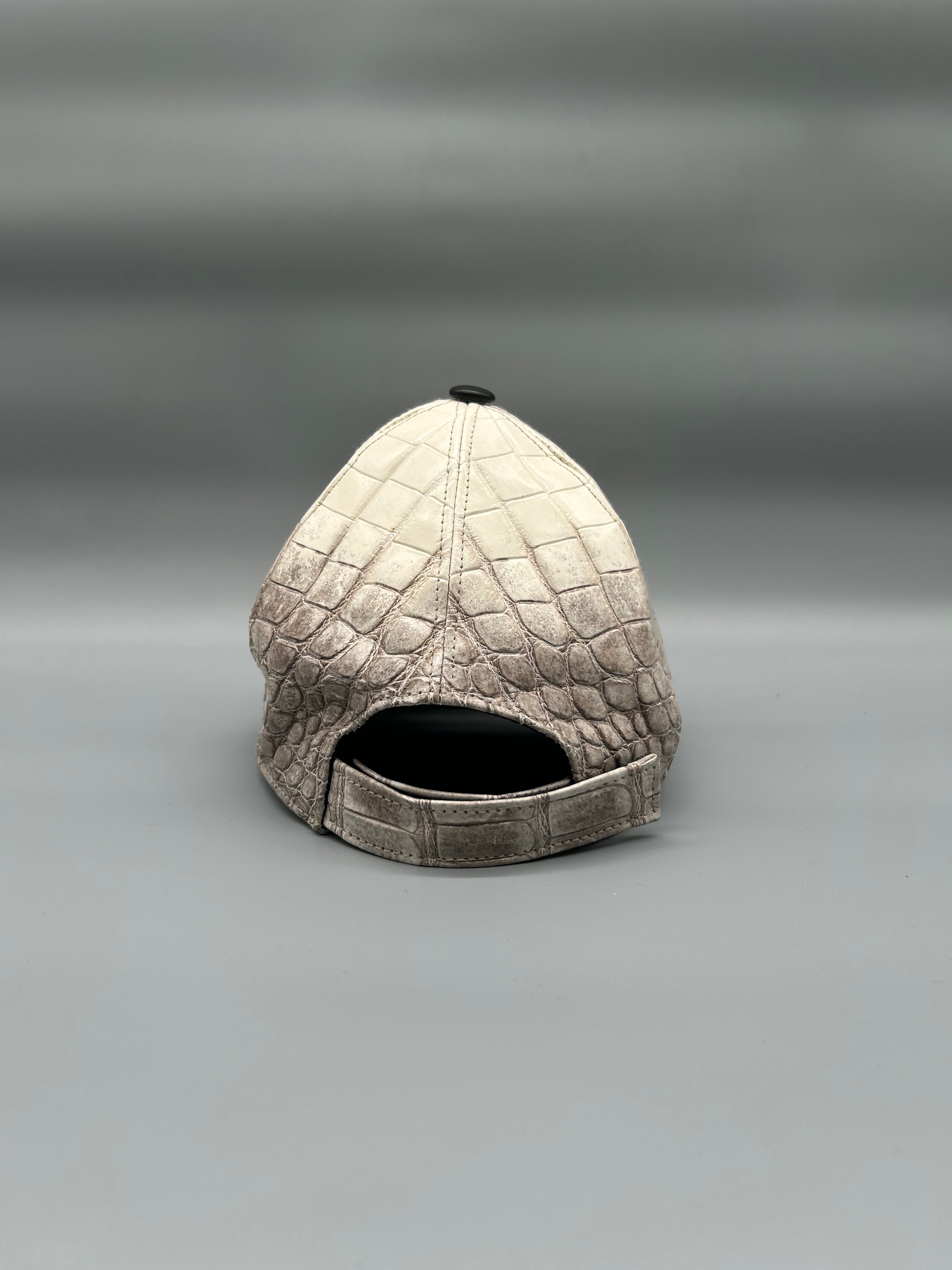Cappellino con berretto in pelle di coccodrillo