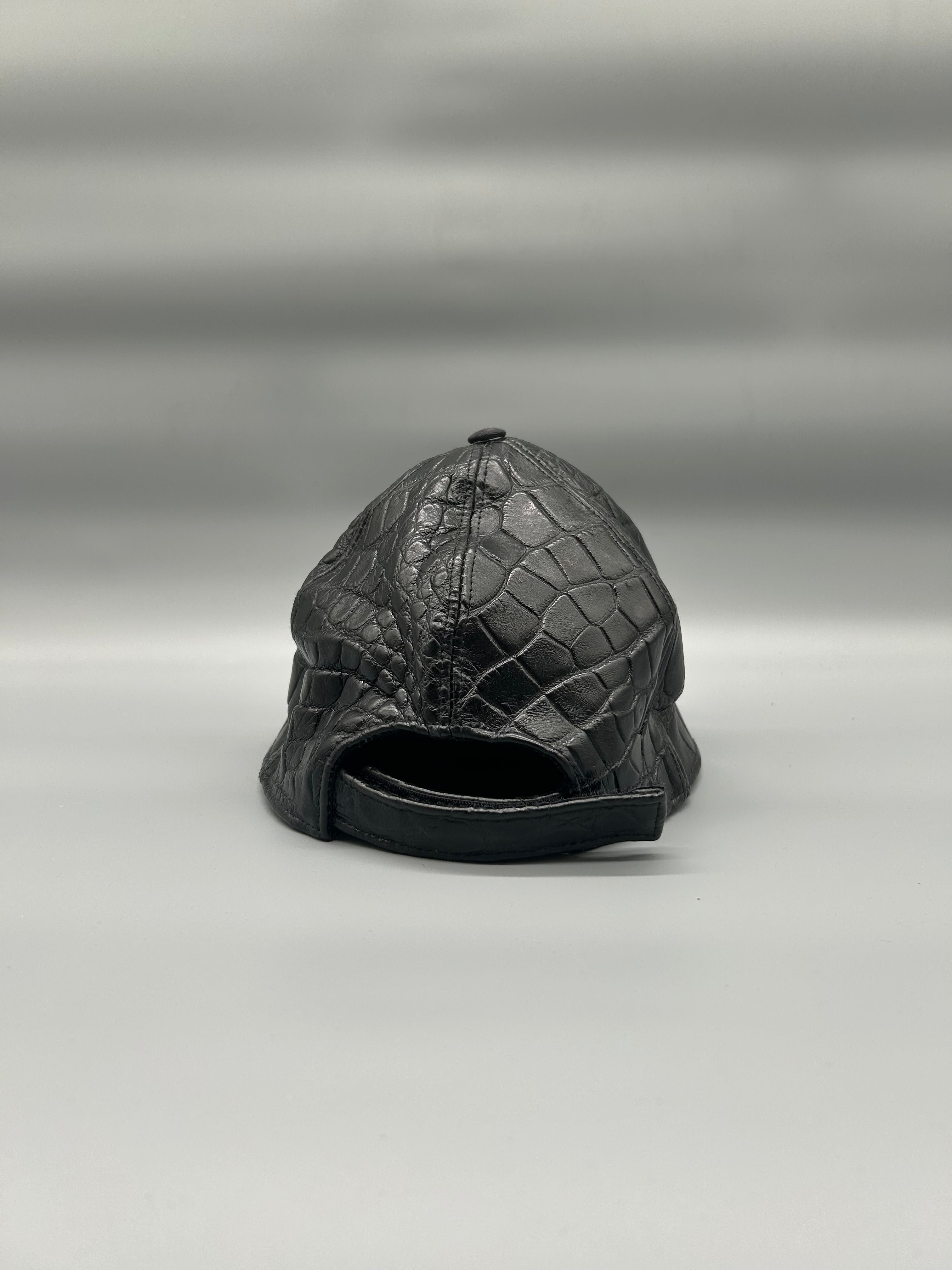 Cappellino con berretto in pelle di coccodrillo fatto a mano taglia unica regolabile nero